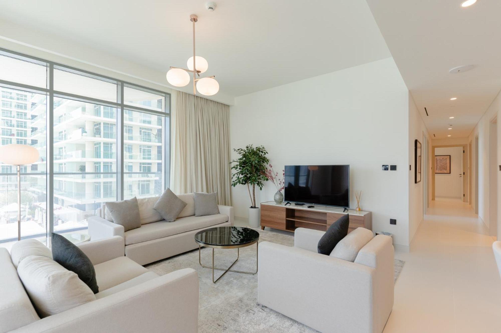 Spacious 3 Bedroom L Beachfront L Best Lay Out Dubai