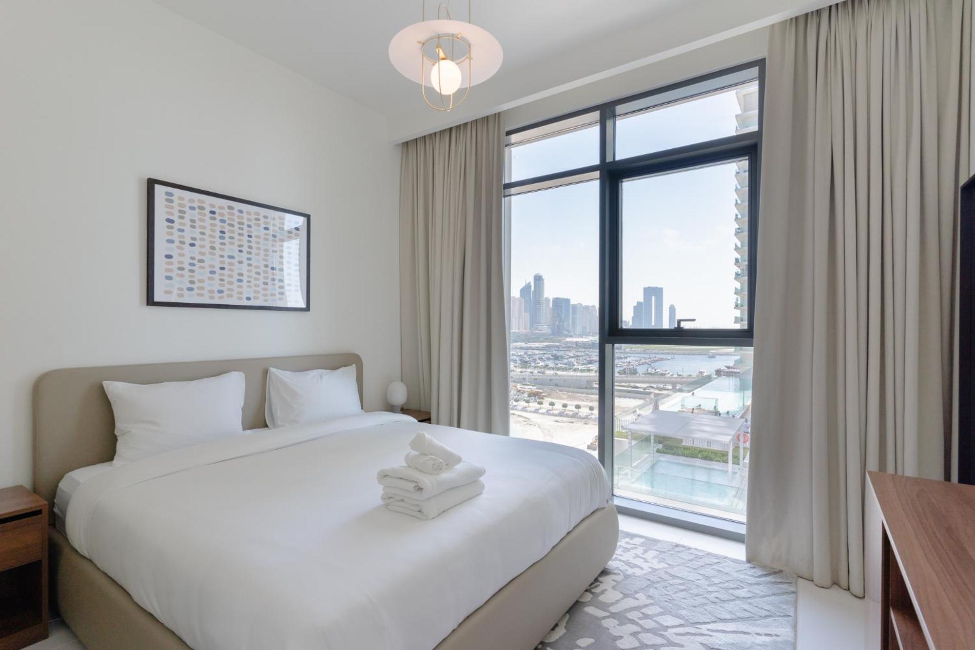 Spacious 3 Bedroom L Beachfront L Best Lay Out Apartment *