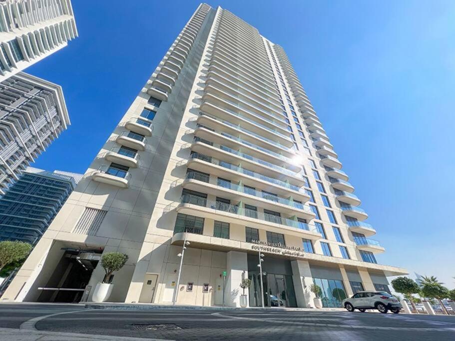 Spacious 3 Bedroom L Beachfront L Best Lay Out Dubai