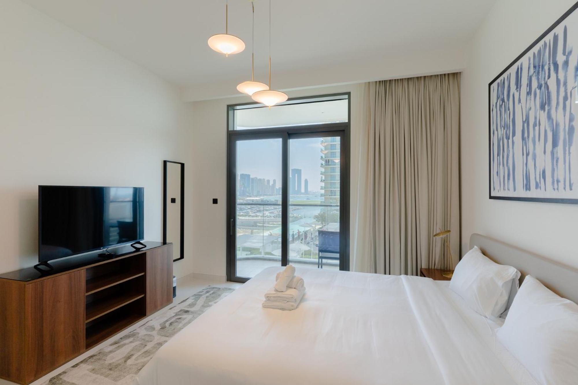 Spacious 3 Bedroom L Beachfront L Best Lay Out Apartment Dubai