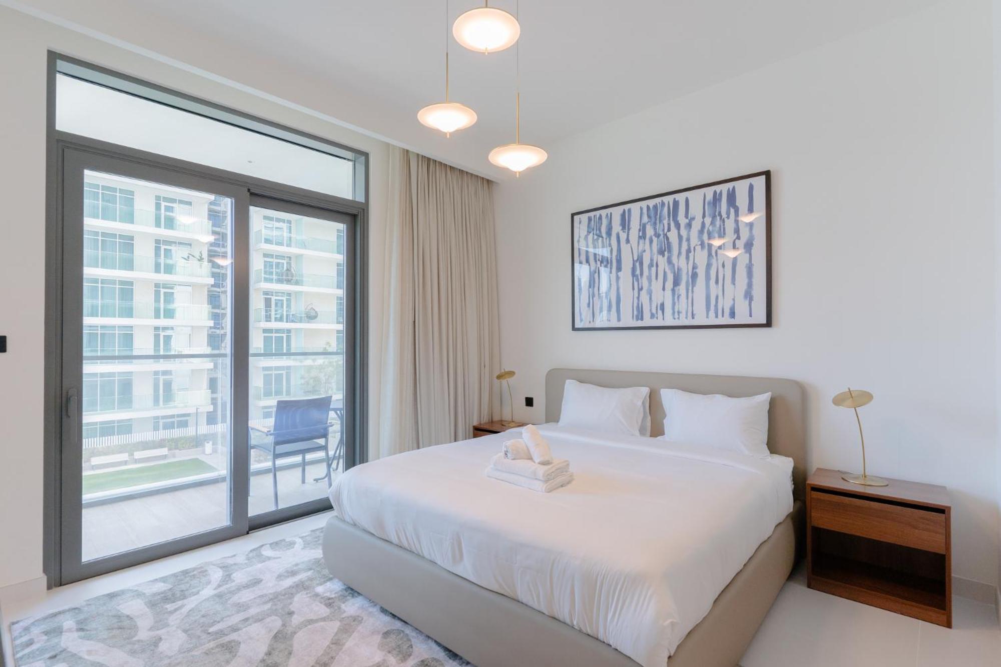 Spacious 3 Bedroom L Beachfront L Best Lay Out * Dubai